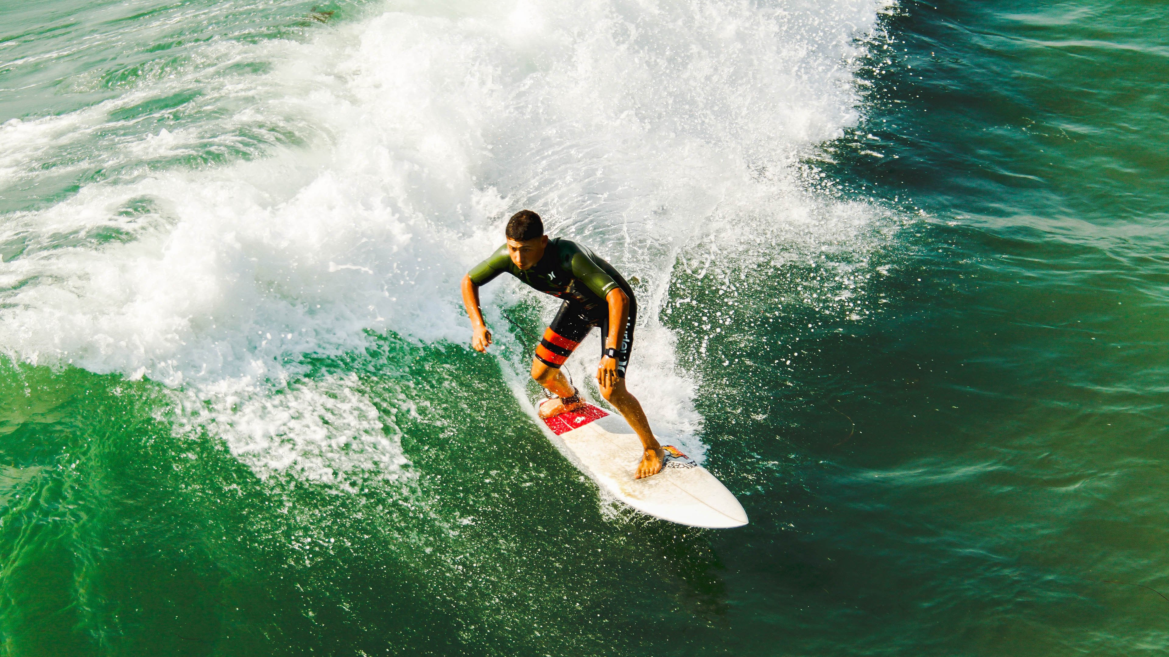“东部新区定向越野:运动员在迷雾中寻觅胜利”