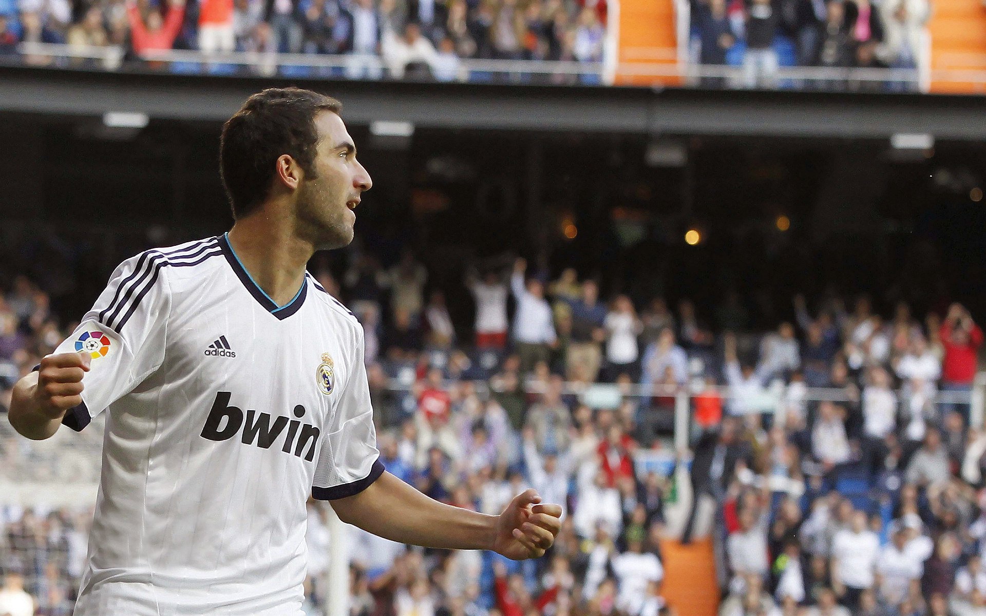 爱游戏娱乐平台-五大联赛后腰拦截频率是否成为决定比赛平衡的杠杆，拦截型后卫